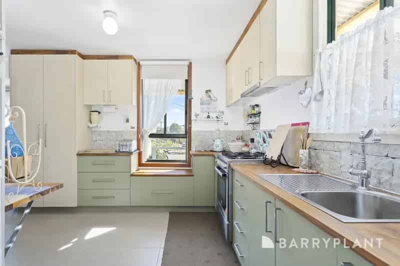 Charming Updated Cottage with Modern Comforts & Solar Efficiency

