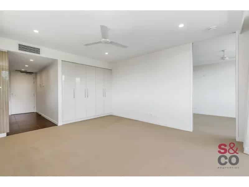 Fantastic Lifestyle In A Modern Apartment