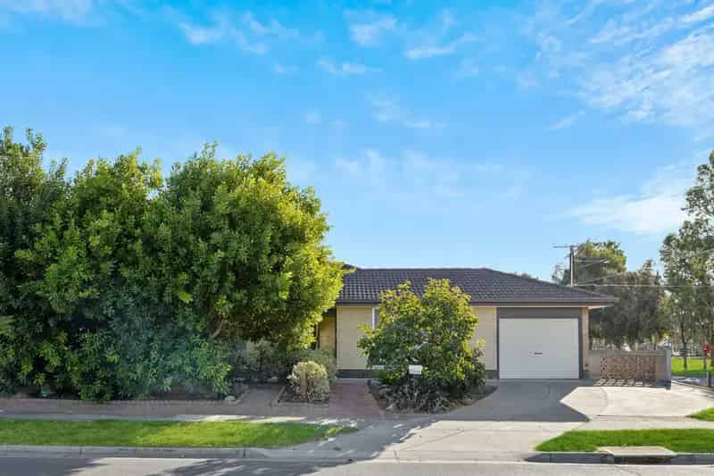 A Rare Gem That Resets The Back-To-Basics Benchmark Opposite Gleneagles Reserve