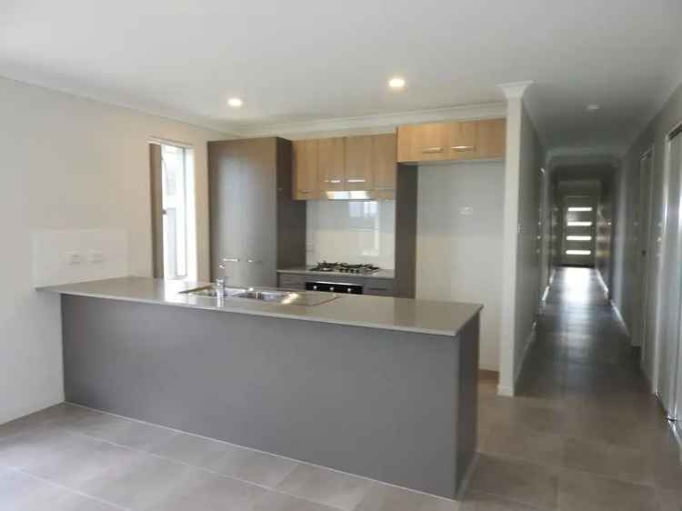 Coastal Property Near Stockton Beach - 4 Bedrooms, Modern Kitchen