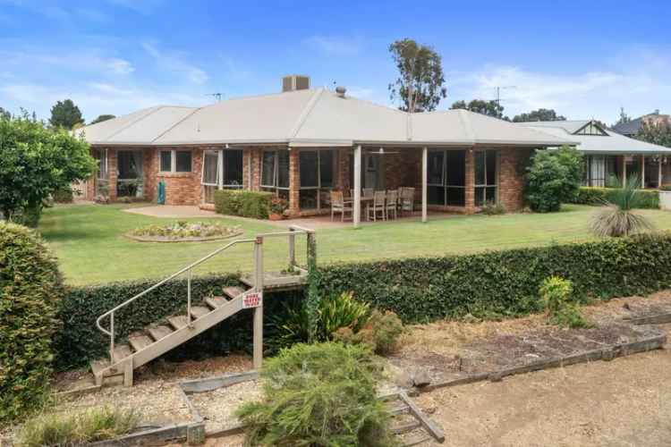 Seamless views of the Murray River