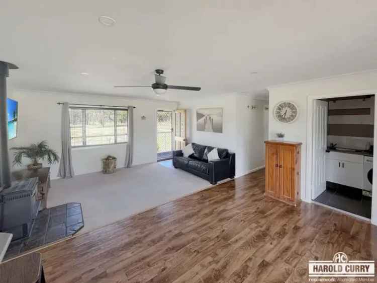 Rent modern rural property near Tenterfield with stunning views