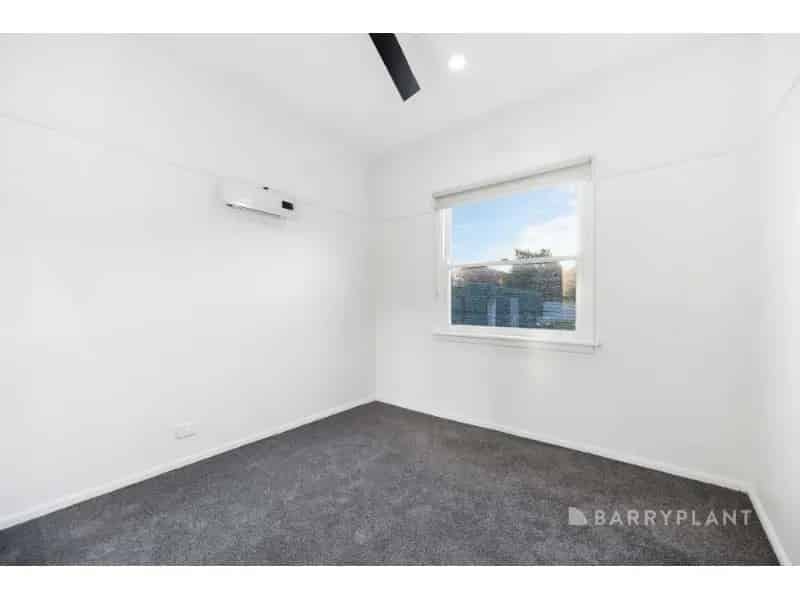 Eureka Stylish Renovation With Family Size Yard