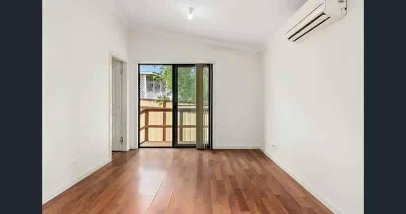 Lease 2 Bedroom Granny Flat in Leumeah with Private Yard and Air Conditioning