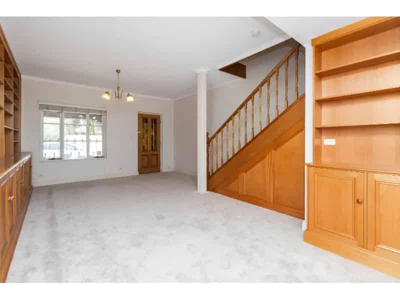 Townhouse In Prime Location With Brand New Carpet And Flooring
