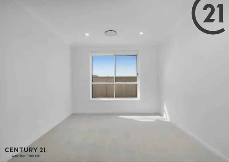 33 Bradninch Crescent, Wilton NSW 2571 - House For Lease