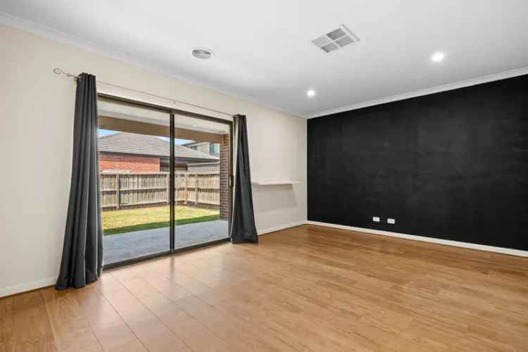 Modern 4-Bedroom Home in Harpley Estate Werribee