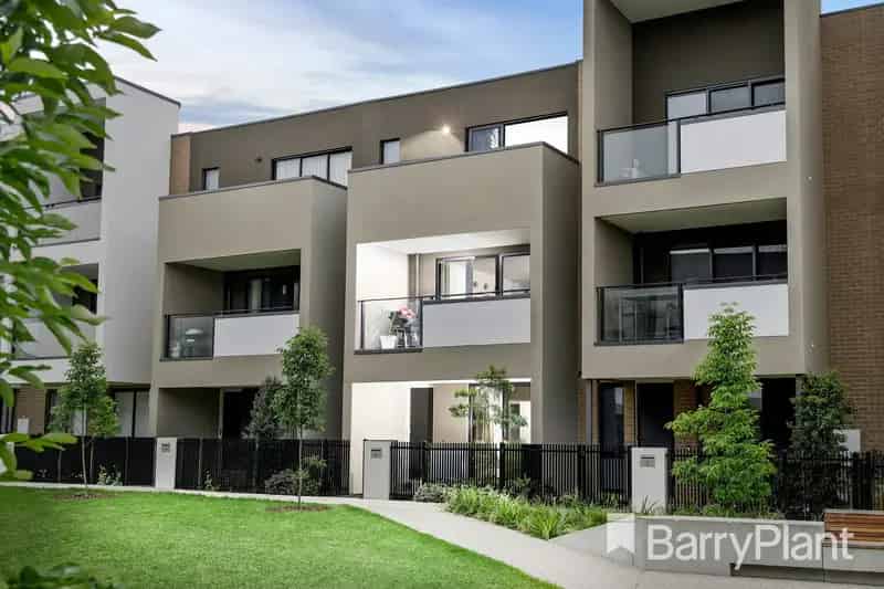 Three level of luxury living!