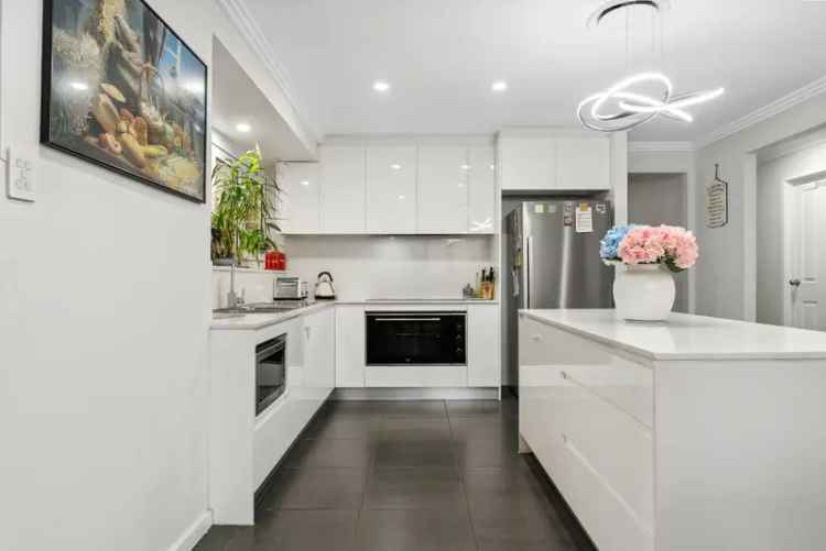 6 Bedroom Home in Bonnyrigg Heights Perfect for Large Families