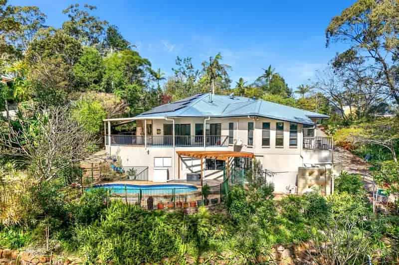 Buy House in Tallebudgera with Large Block and Modern Amenities