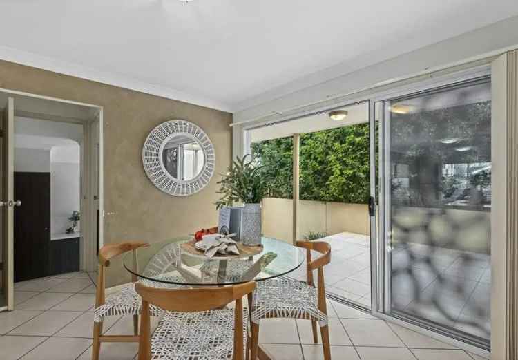 Charming 3-Bedroom Townhouse with Modern Comfort - Perfect Location!