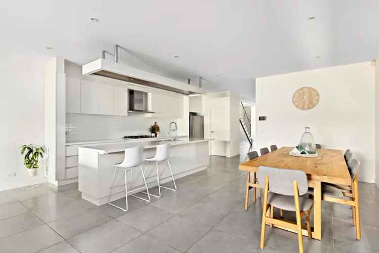 House For Rent , 102A, Deakin Street, Melbourne, Victoria