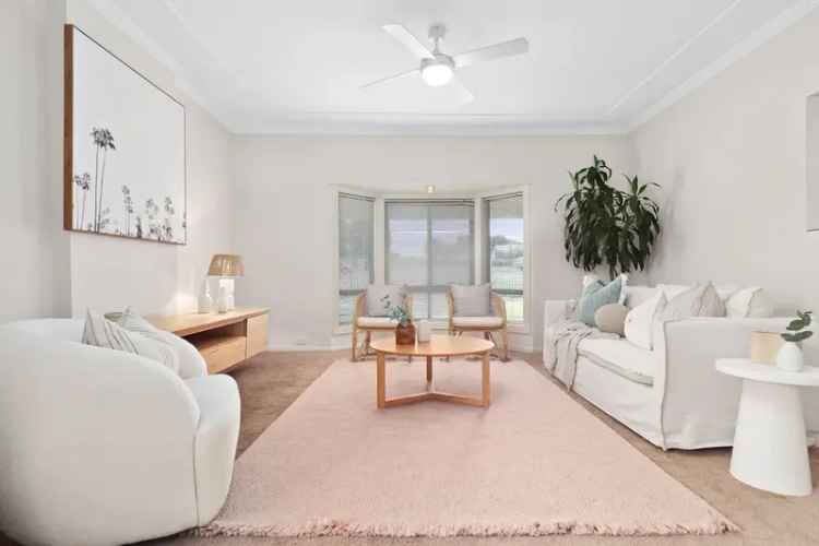 Coastal Charm 3-Bedroom Home Near Redhead Beach