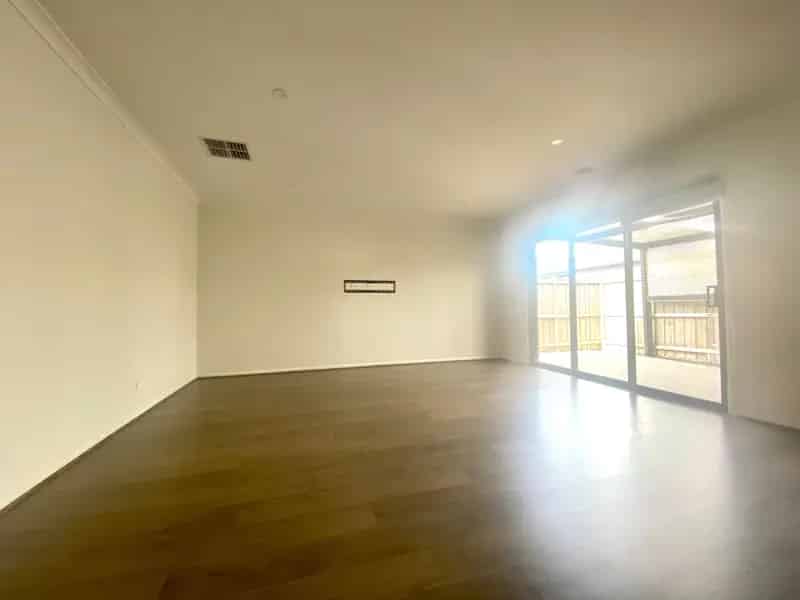 Buy House in Family Home with 4 Bedrooms and Extra Features