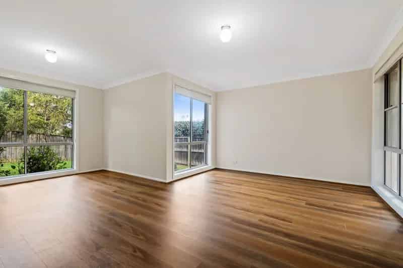 For Lease Modern Four Bedroom Home in Cherrybrook with Study