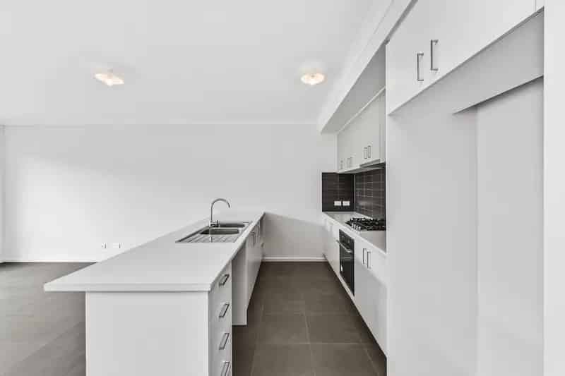 Townhouse with style and convenience *** Available from 27/04/2025 (original photos from 2023 used)