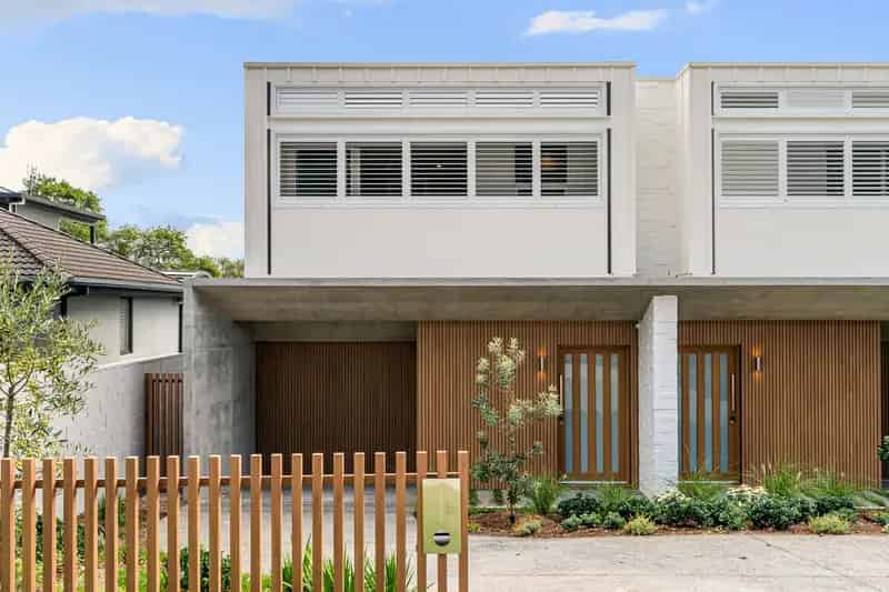 Brand new luxury residence with northerly views on easycare gardens