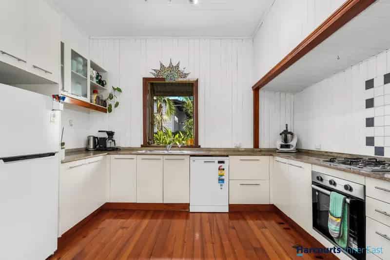 Queenslander with a backyard to dream about!