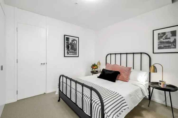 1 Room 98m² Adelaide Apartment - Modern City Living