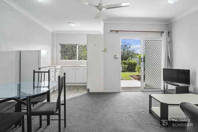 Furnished Bottom Floor Unit Near Cairns CBD