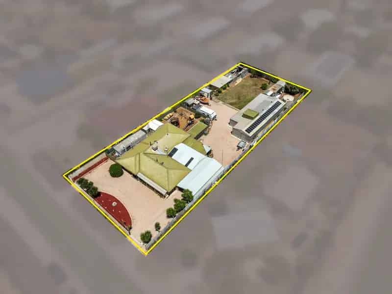 Looking for room to move? Huge 6 bedroom home on a 2150m2 block