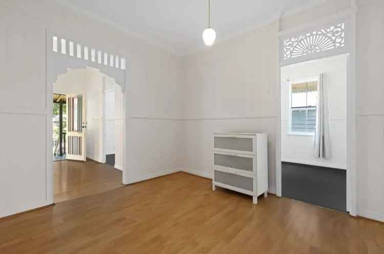 Charming 3-Bedroom Home for Rent at 21 Fisher Street, East Brisbane