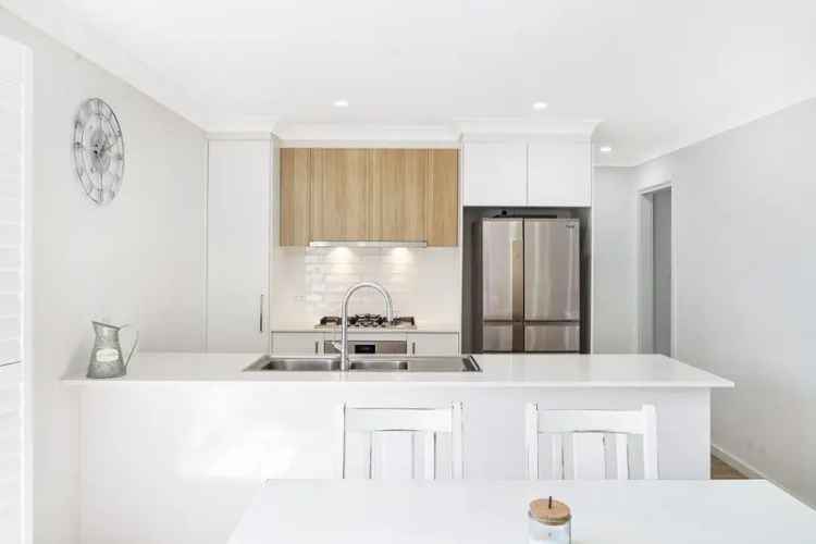 Lease Modern Townhouse in Berkeley with Quality Inclusions