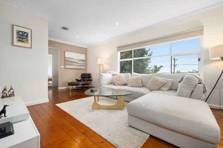 Spacious 5-Bedroom Family Home in Ferntree Gully