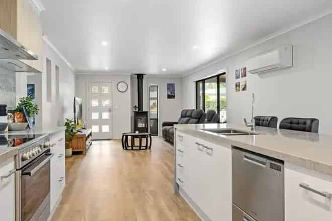 House For Sale , 10, Creighton Court, Alexandra, Victoria