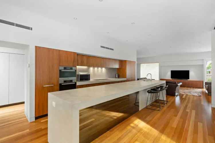 Luxury Brighton Residence: Architecturally Designed, Fully Furnished