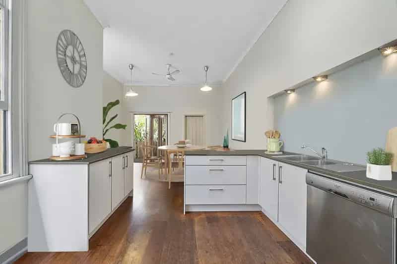 Perfectly positioned & oversized three bedroom terrace