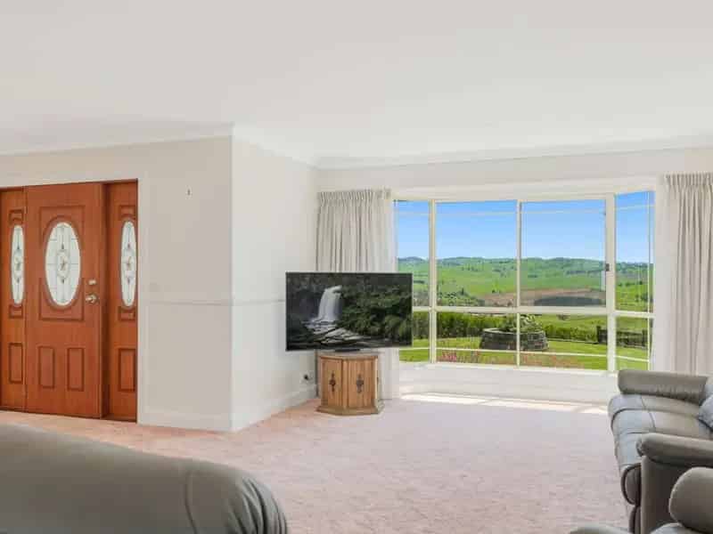 Buy rural property in Kanoona with stunning views and extensive features