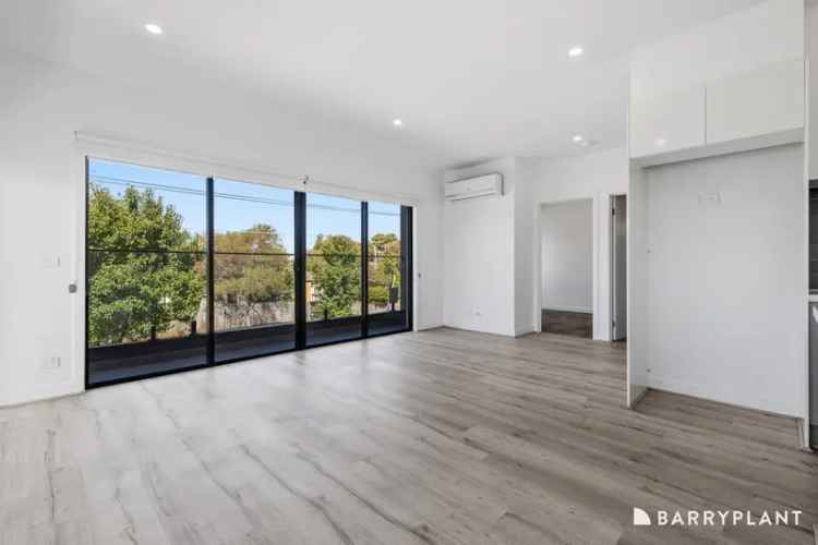 Stylish & Sunlit Modern Townhouse with Street Frontage.