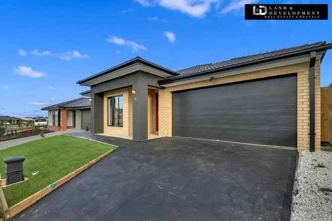 Modern Family Home in Harpley Estate Werribee