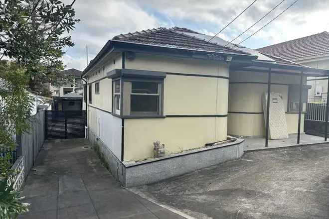 Hurstville Family Home 3 Beds 2 Baths Carport