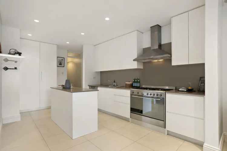 Stanmore Freestanding Period Residence - 3 Beds, Modern Kitchen, Secure Parking