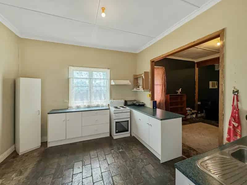 Buy House in Ideal Location with 3 Bedrooms and Modern Features