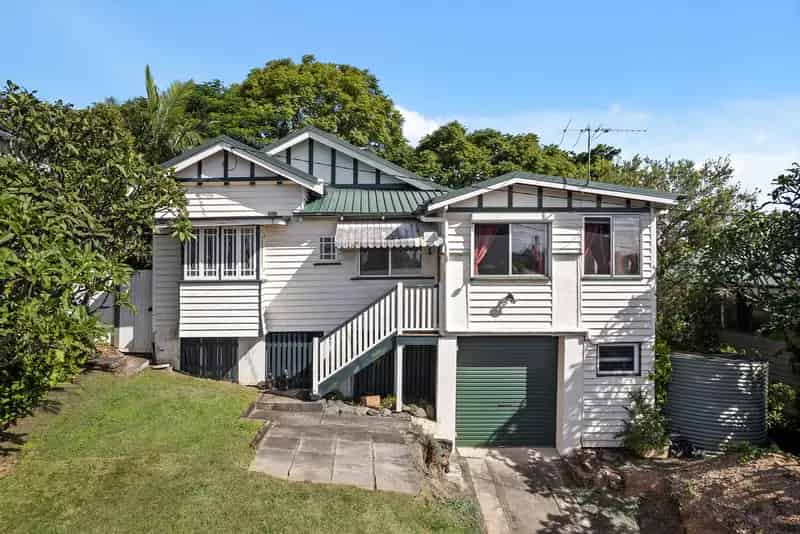 Timeless Charm in a Coveted Annerley Pocket