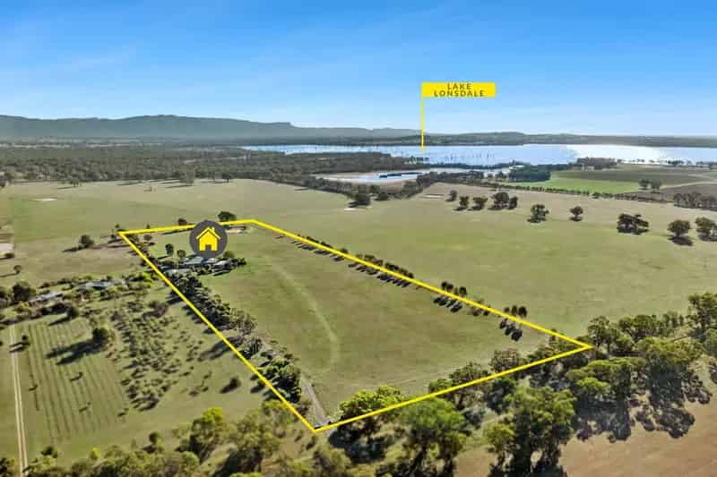 Buy large family home in Grampians with stunning views and great features