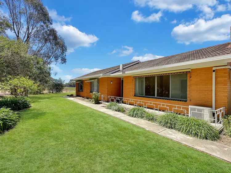 Charming Rural Retreat Just Minutes from Euroa