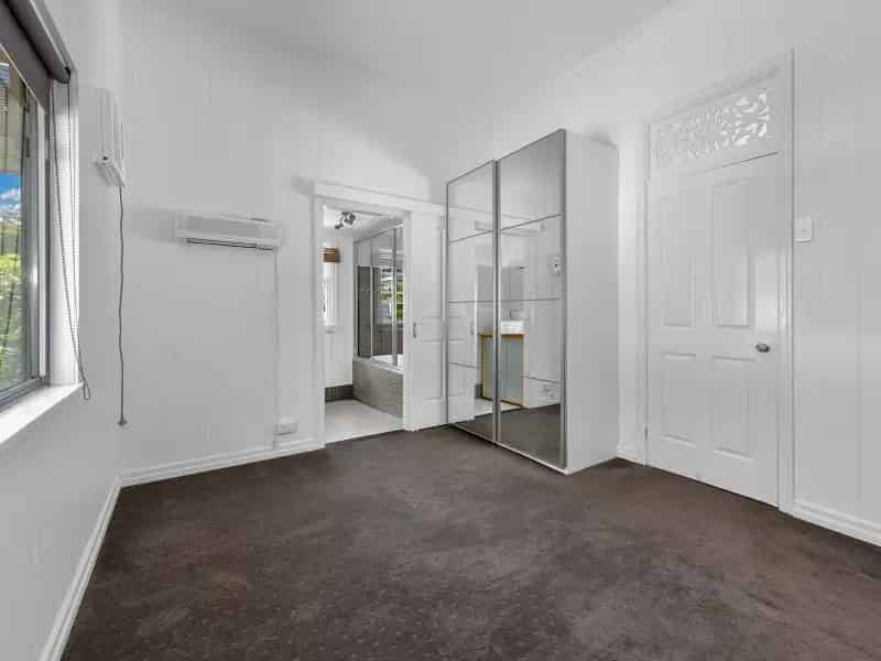 First Week Rent Free!! - Entertainers Dream! Huge Balcony & Yard + A/C Throughout