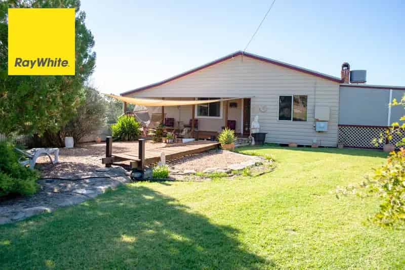 Fully Furnished Country Home!