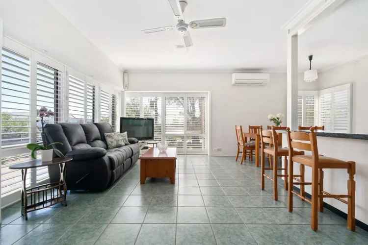 Classic Comfort in Beachside Dromana