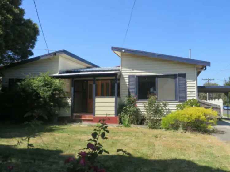 3 Bedroom Home Near Springvale Shopping Centre