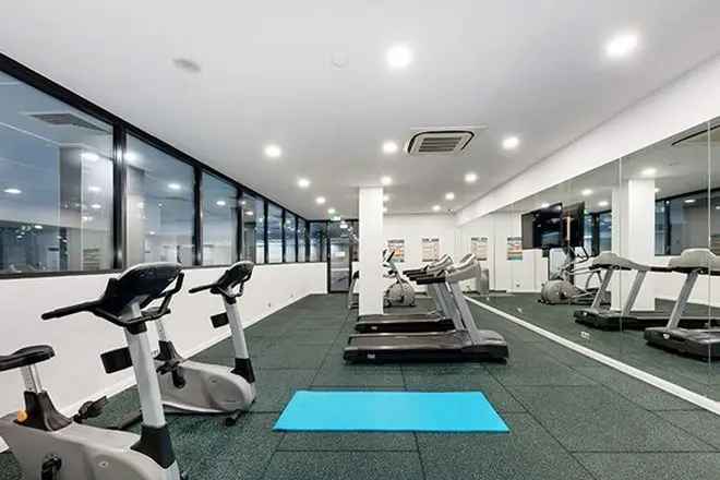 Spacious Apartments with Gym Pool Childcare near Woolworths Meriton