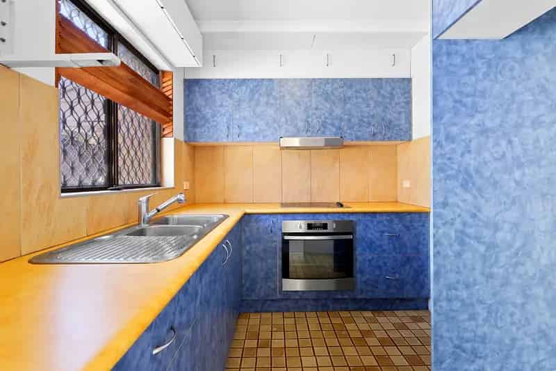 Buy Townhouse in Great Location with Courtyard and Lock Up Garage