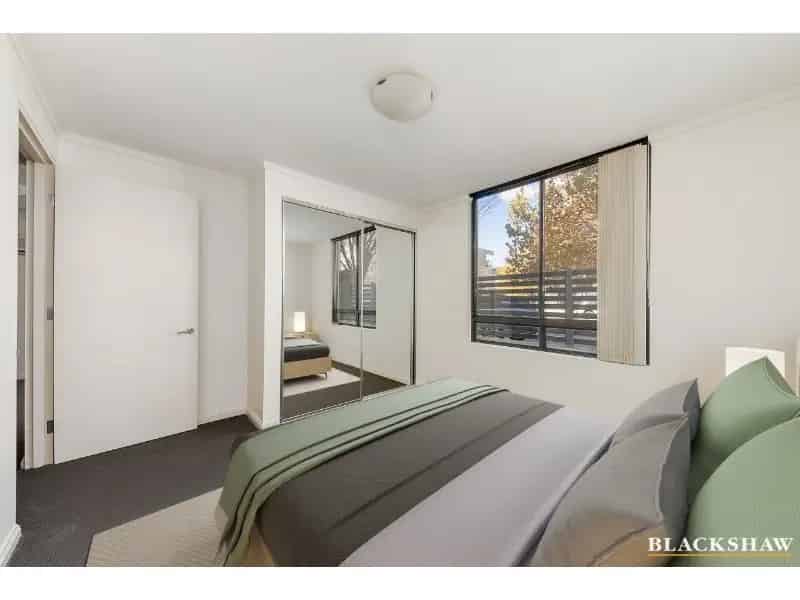 Stylish And Central Courtyard Apartment