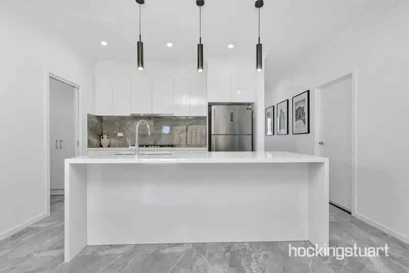 Buy House in Craigieburn with 3 Bedrooms and Modern Features