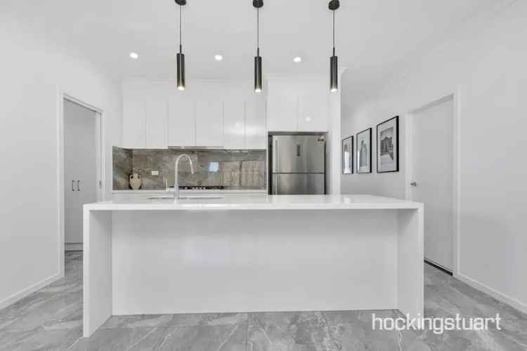 Buy House in Craigieburn with 3 Bedrooms and Modern Features