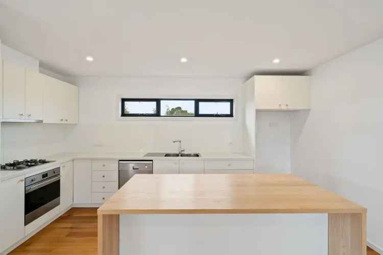 Modern Townhouse near Tottenham Station Two Ensuited Bedrooms